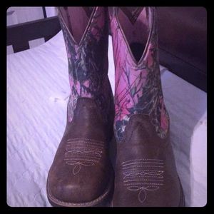 Pink Camo Ariat boots